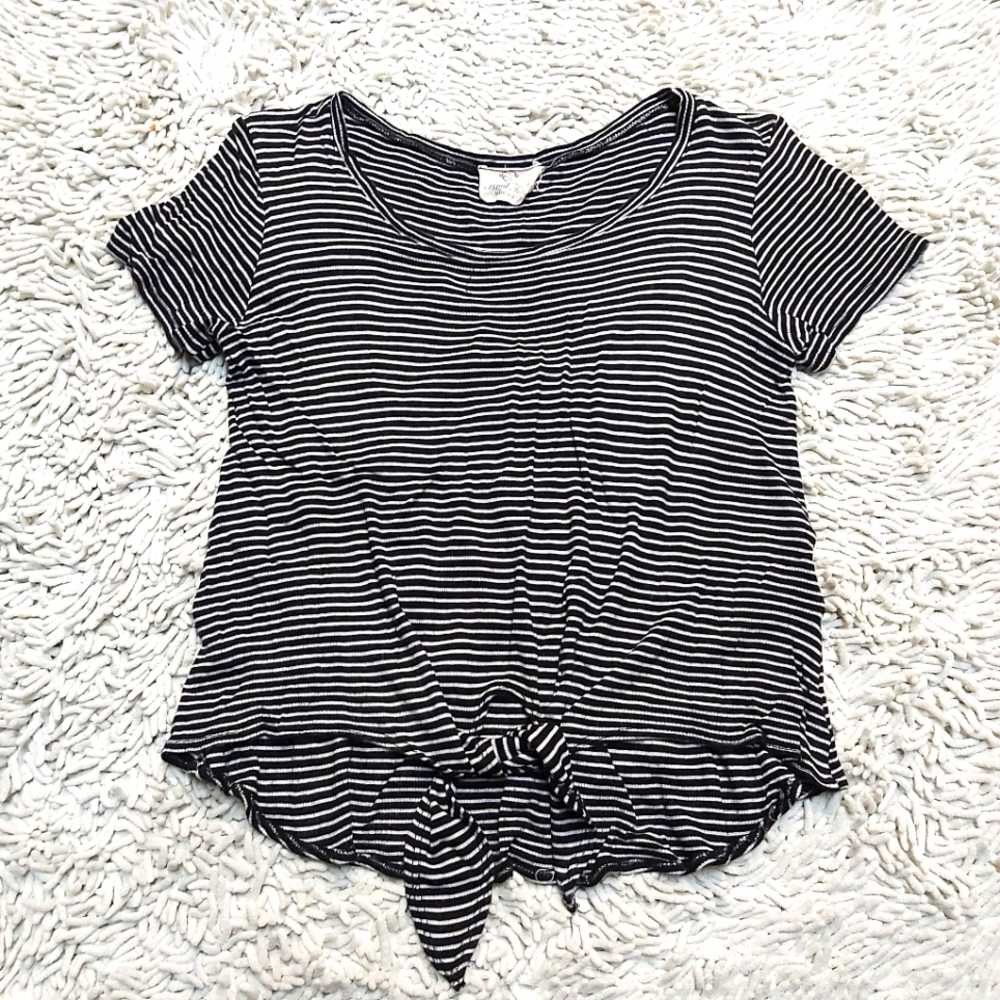 Final Touch black and white striped short-sleeved shirt- size medium